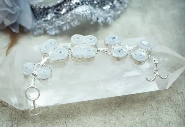 Vésuve - Bracelet en pierre...