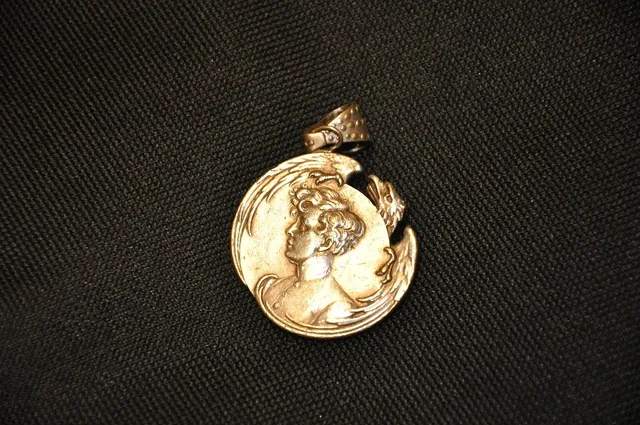 Collier médaille argent - Lou Ann - Côté Filles